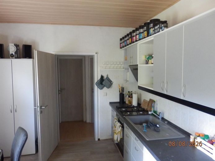 modernisierte Doppelhaushelfte mit zwei Wohnungen auf 403,50 qm Grundstück mit Garage – Küche Erdgeschoß