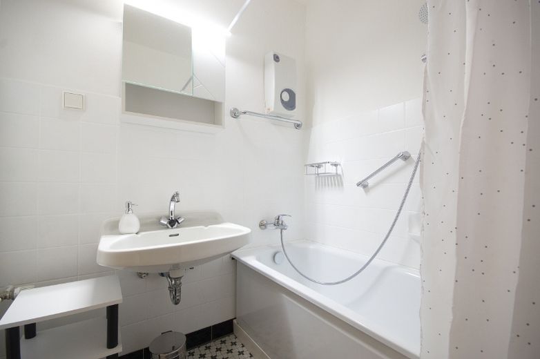 Helle Wohnung mit Balkon nahe der A52 mit Parkplatz und Waschmaschine. Ideal für Pendler. – 0561e31a86b97243d9c15c9eb123abef820f96a5.jpg