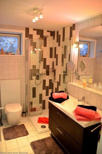 Terraced apartment in a central location – Duschbad