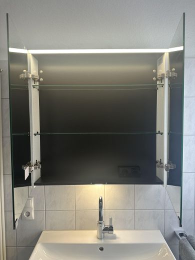 Altstadtquartier T13 - Hochwertig möblierte Altbau Wohnungen – Burgbad Spiegelschrank