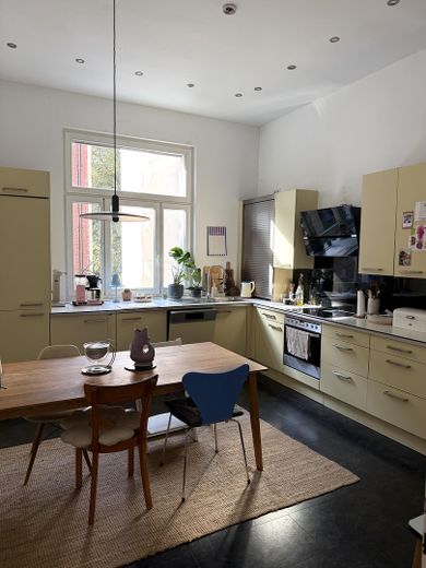 Appartement Art nouveau, spacieux, lumineux et rénové à Mauritz-Innenstadt !! – Wohnküche