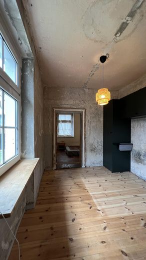 Biesenthal: 1.646 m² erschlossen, Altbau, PV-Anlage, 40 Min nach Berlin – Schlafzimmer zum Garten hin