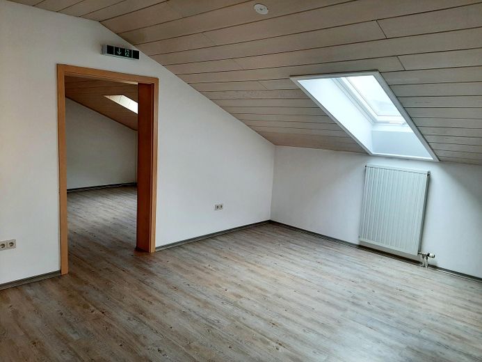 2x 1 Zi-Appartement & 3-Zi DG Wohnung mit Panoramablick, Balkon u. Küchenzeile u. 2 Duschbädern – DG-3 Zi Schlafen 1