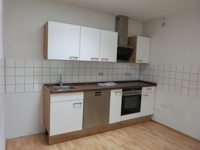 3-Zimmer Wohnung in Neuss befristet für 24 Monate zu vermieten – Küchenzeile