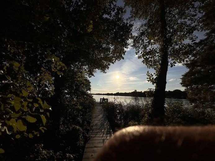 Traumhaus direkt am See mit eigenem Steg in der Natur – Sonnenuntergang am See