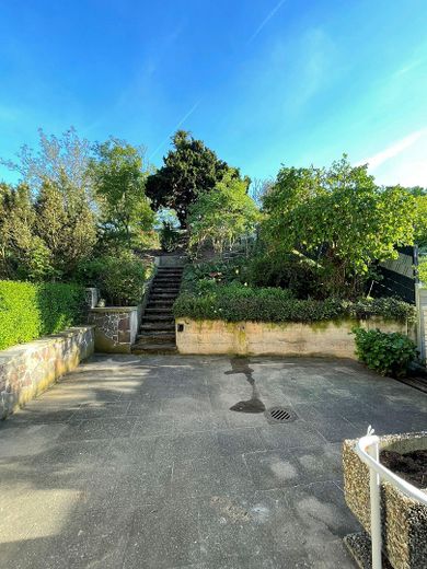 Familienfreundliches Reihenhaus mit schönem Garten – Terrasse und Garten