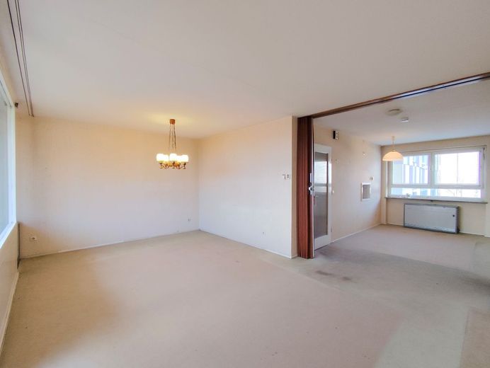 Rohdiamant mit Weitblick: Erschaffen Sie Ihr Traumzuhause in Kulmbach! – Wohnzimmer mit Essbereich