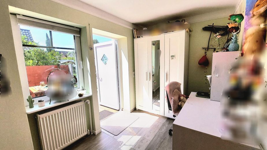Jugendzimmer unten/ Nebeneing.