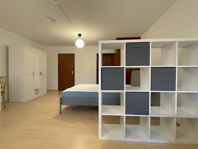 Zimmer Richtung Küche + Bad -2