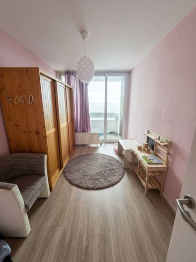 3-Zimmer-Wohnung mit Weitblick in zentraler Lage von Dietzenbach – Kinderzimmer Bild 1