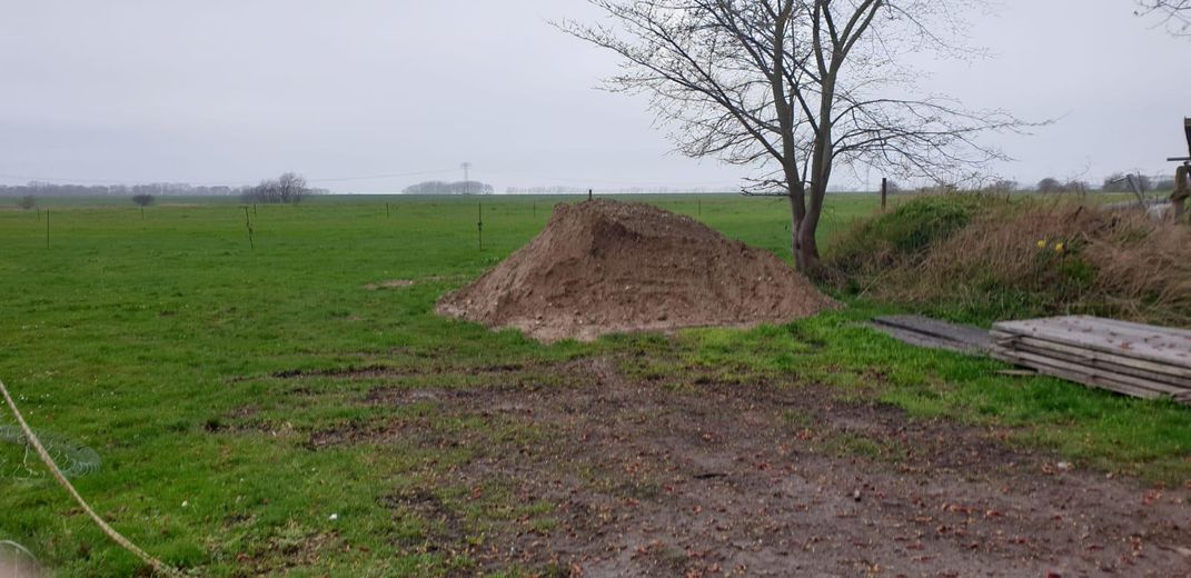 Investmentchance auf Rügen: Mehrfamilienhaus + ca. 3.087 m² Grundstück, Wasser-/Ostseenähe – Aussicht