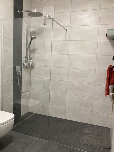 Charmante 3-Zimmer-Wohnung mit Balkon in Kirchheim unter Teck – Bad