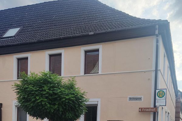 3 Zimmer Wohnung im OG mit Balkon