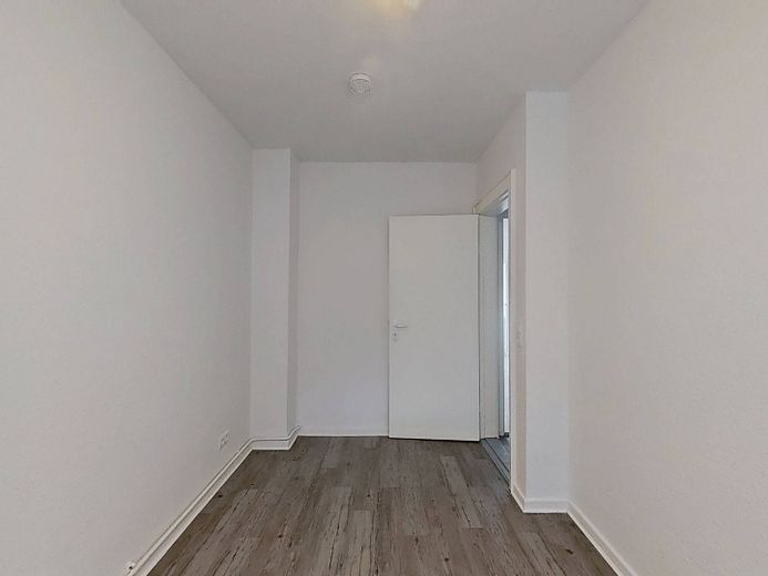 Die Blätter fallen, Ihre Miete auch: Helle 3-Zimmer-Wohnung mit Balkon – Ansicht II: Schlafzimmer I