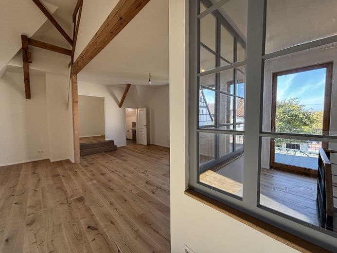 Vida única: loft con balcón soleado y jardín privado – Wohnbereich