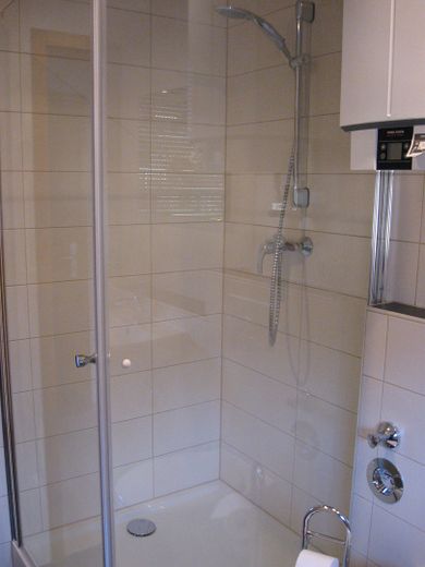 Möbilierte 1 Zimmer Wohnung in 73235 Weilheim-Teck – Dusche
