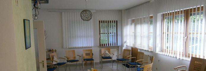 3 Apartments einzeln oder zusammen als Wohnung, TG, Stellplatz, dazu Garten mietbar – größter Raum Nordost