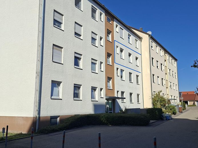 Sehr gepflegte 3-Zimmer-Wohnung mit Balkon, großem Kellerraum und Garage in ruhiger Wohnlage – Außenansicht