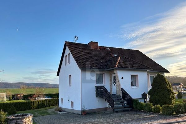 WOHLFÜHLHAUS MIT BLICK INS GRÜNE