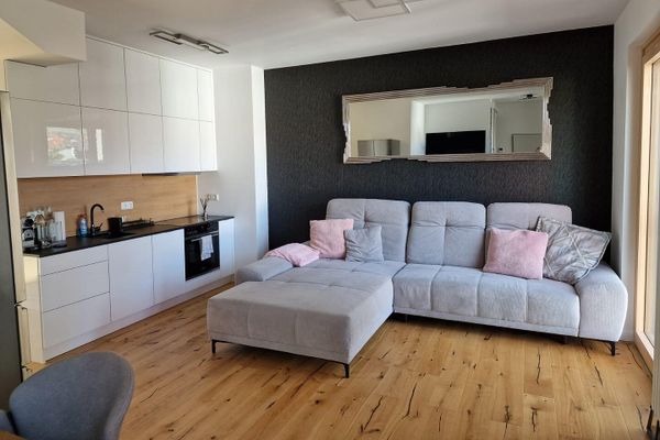 Möblierte 2Zi Wohnung 3 Min Olivaerplatz
