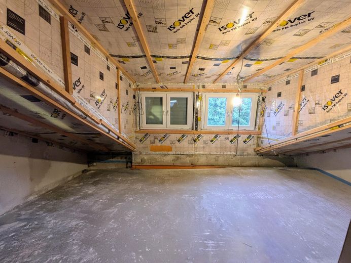Sogno per la famiglia ai margini del bosco - casa a schiera completamente ristrutturata con terrazza soleggiata e possibilità di ampliamento – Dachgeschoss Ostseite