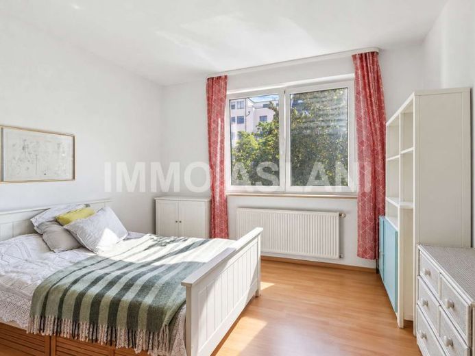 Appartamento locato con 2 locali, loggia e posto auto in garage sotterraneo nel ricercato quartiere di Leipzig-Plagwitz – Foto 1