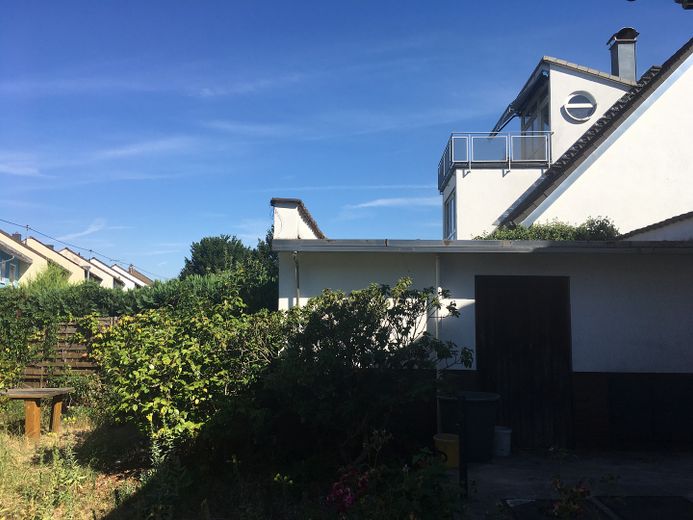 Exklusives Eckgrundstück mit hohem Entwicklungspotenzial in Egelsbach – nach Norden westlich vom Haus