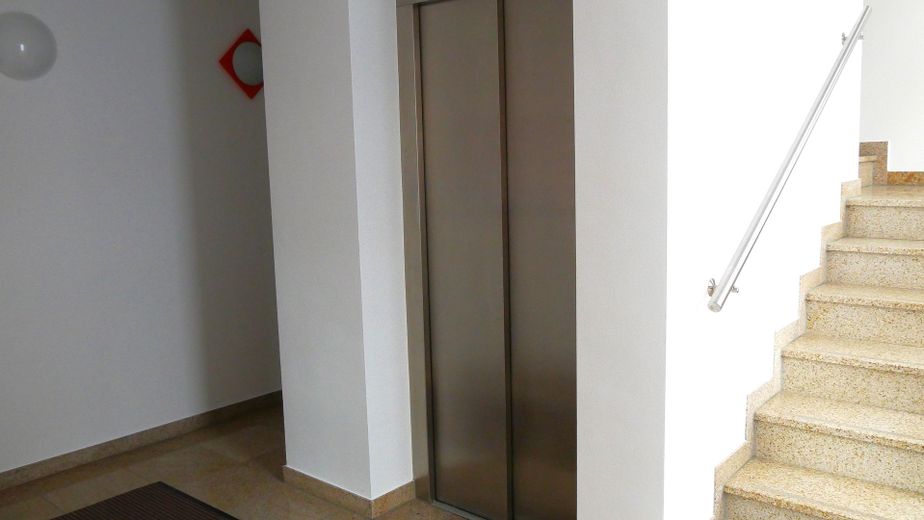 Exclusive 3-Zimmer-Etagenwohnung in Bestlage - Komfortabel, barrierefrei, Lift & ideal für Paare – Personenaufzug