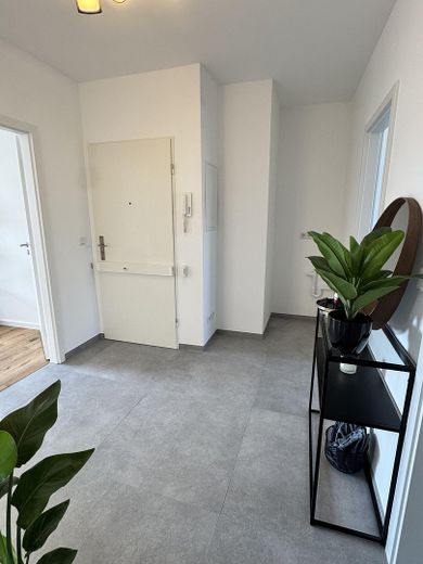 Ubicación perfecta, renovada con materiales de alta calidad: exclusivo apartamento de 3 habitaciones – Eingangsbereich