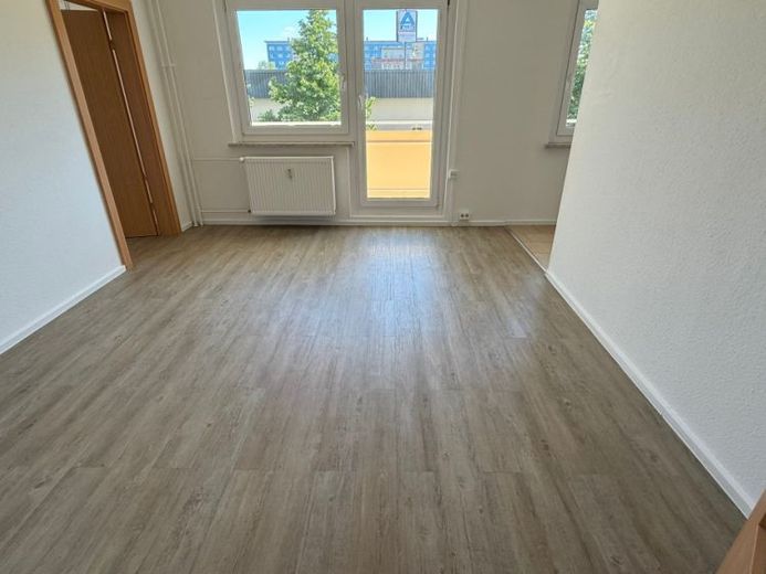 Einbauküche mögl. ! Mit dem Aufzug ins 2.OG - Südbalkon - helle Zimmer u.v.m. – Foto 1