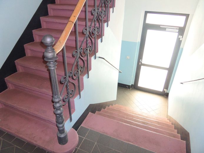 helle 3-ZKB in Neckarau mit Balkon – WG-tauglich – Treppenhaus
