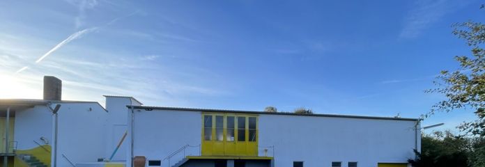 Lagerhalle mit Rampe