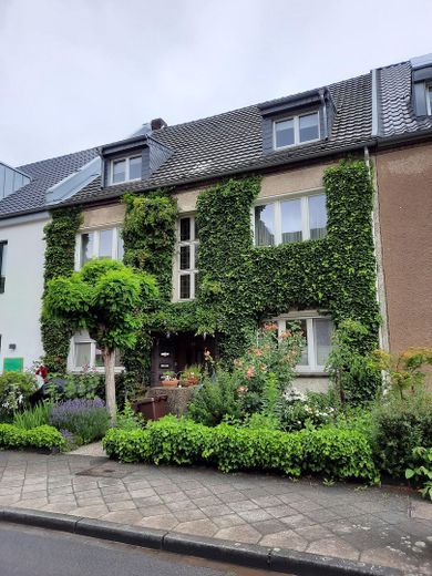 D-Bilk: Super Lage! Ruhiges umgrüntes Wohn­-Refugium mit Charme. – Fassade