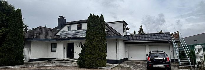Außenansicht mit Zugang DG