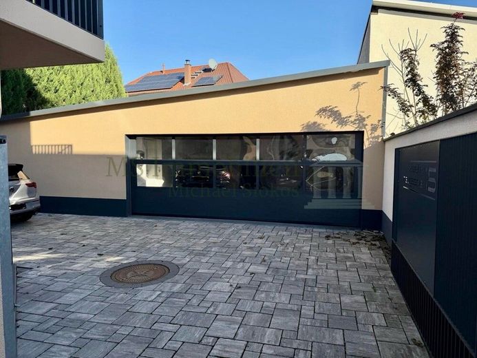 *** Attraktives Mehrfamilienhaus mit möglicher Erweiterung *** – Garage (1)