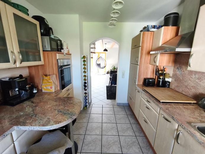 4 Zi. Wohnung in DG / Galerie mit Garten (auf Wunsch), Balkon und Garage in Höchstadt OT – Küche Bild 4