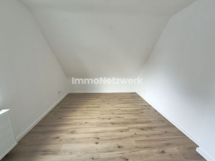 Vollrenovierte 3 Zimmer Wohnung im Greitweg, modernisiertes Bad mit Wanne zum 1.2.26 – Zimmer 2