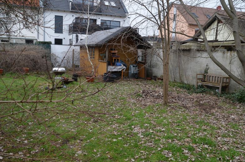 Nbg-Gaismannshof’ta inci - Tek ailelik ev (veya 3 odalı mutfak-banyo zemin kat + 2 odalı mutfak-banyo çatı katı) ve büyük, sakin bahçe – Garten mit Gartenhuas