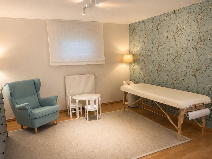 Bergstraße'daki Lorsch'ta galeri ve asma katlı yüksek kaliteli yarı müstakil ev – Praxis / Büroraum UG