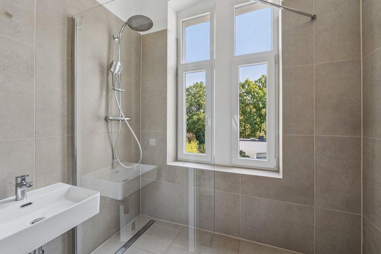 PROVISIONSFREIE renditestarke Kapitalanlage mit Aufteilungspotenzial und modernisierten Wohnungen – Wohnung 2 OG rechts