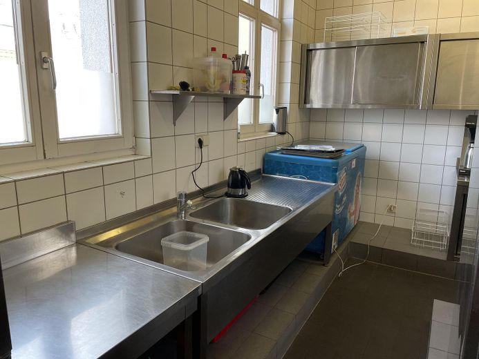 Restaurant mit Veranstaltungsraum, traumhaften Biergarten und Wirtewohnung zu verpachten – Gastro-Küche