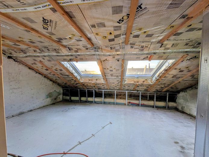 Sogno per la famiglia ai margini del bosco - casa a schiera completamente ristrutturata con terrazza soleggiata e possibilità di ampliamento – Dachgeschoss Westseite