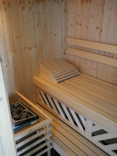 Hochwertig, Modern, in einmaliger grüner Lage – Sauna