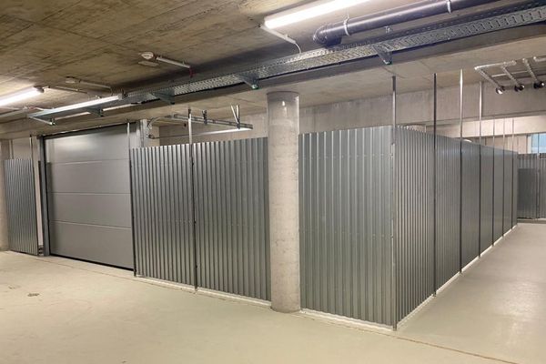 Ebenerdige neuwertige Lagerfläche mit Büro zu vermieten