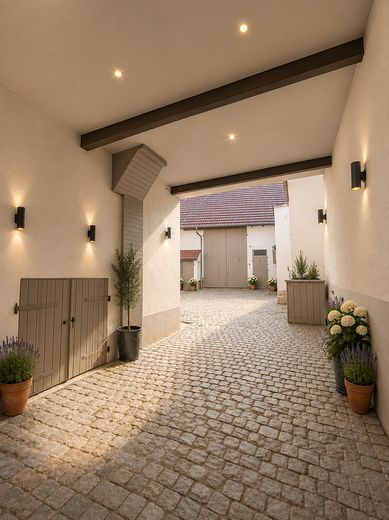 Charmantes Bauernhaus im Ortskern von Bodenheim – Hofansciht mit KI