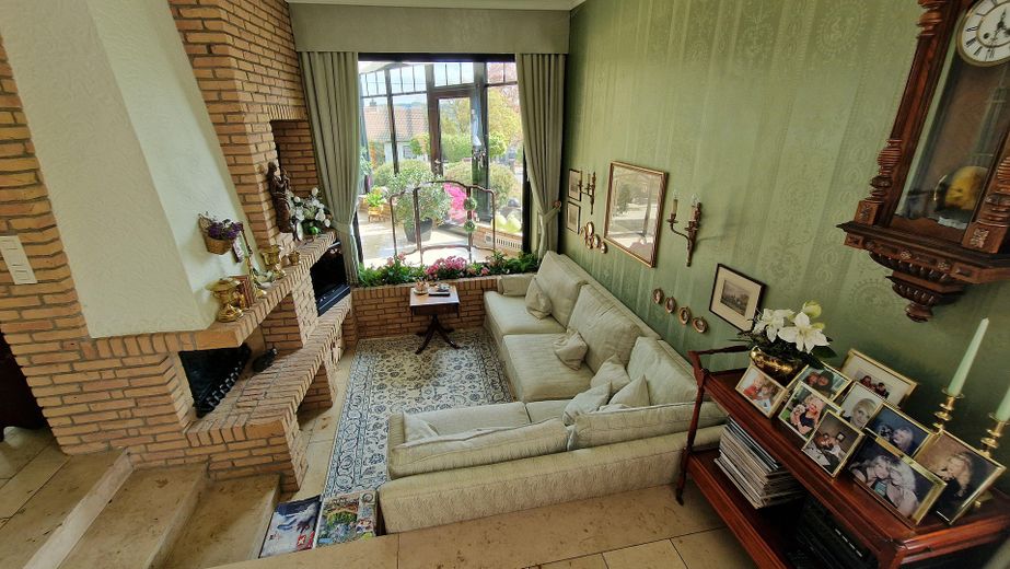 Reserviert! Exklusiver Bungalow in Königswinter: Homeoffice, traumhafte Aussicht, Sonnenuntergänge – Kaminecke im Wohnzimmer