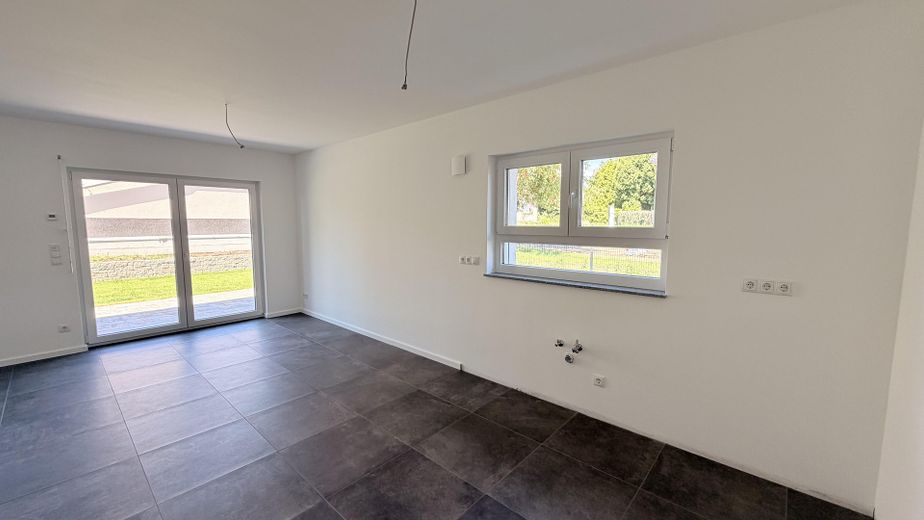 Neubau-DHH in Magdeburg-Diesdorf / familienfreundlicher Garten / Photovoltaik / 2 Stellplätze – Wohnzimmer- offee Küche