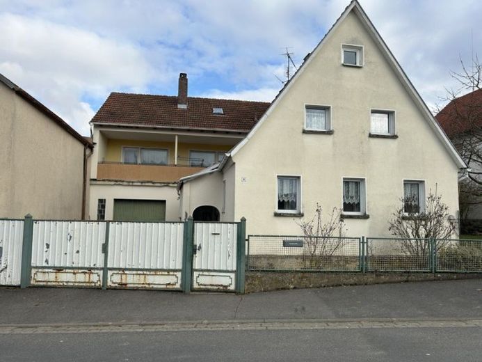 Einfamilienhaus mit Anbau und Garage in Maßbach-Poppenlauer – Foto 1