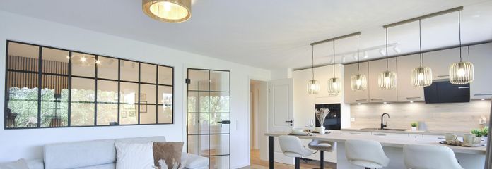 TOP RENOVIERTE UND KOMPLETT EINGERICHTETE 2,5-ZIMMER WOHNUNG IN SCHWABING WEST - PROVISIONSFREI – Wohnraum + Essen + Küche
