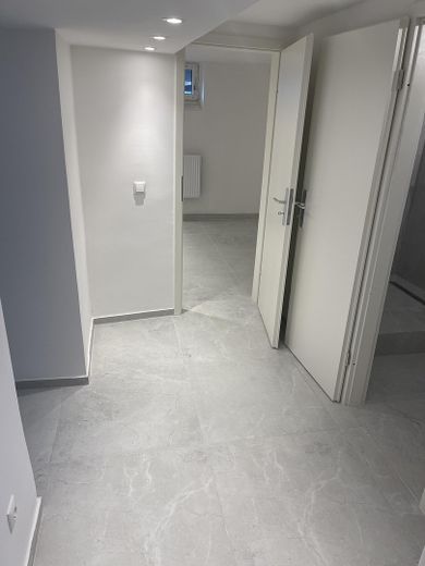 2 kamers hobbyruimte met bad en keuken als kantoor of atelier – Flur